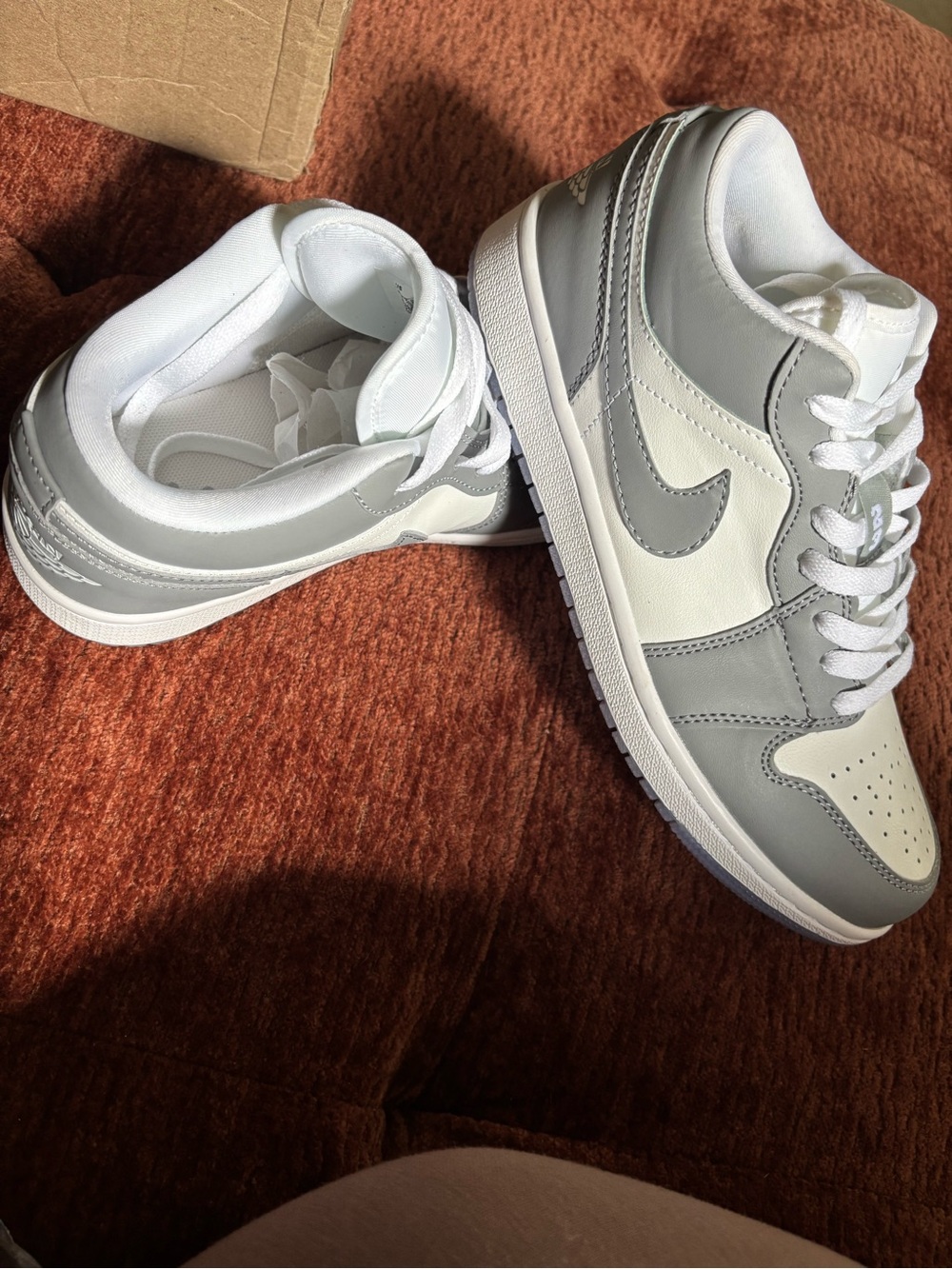 Nike Men's Athletic Shoes White and Light Gray Low Top Sneakers